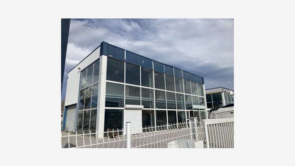 À louer local d’activité 280m² Saint-Cyprien Port