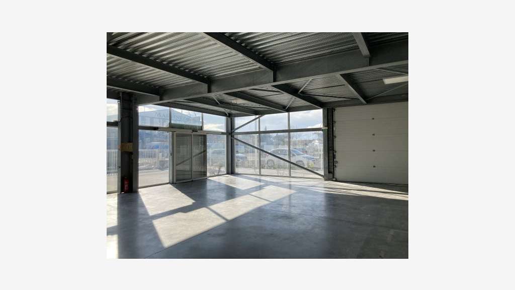 À louer local d’activité 280m² Saint-Cyprien Port