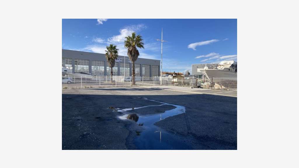 À louer local d’activité 280m² Saint-Cyprien Port