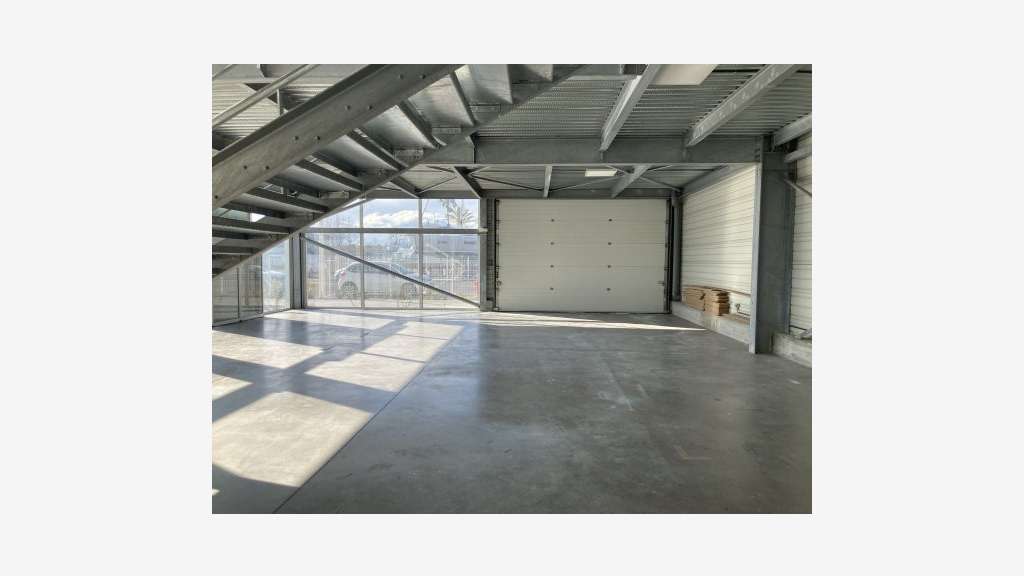 À louer local d’activité 280m² Saint-Cyprien Port