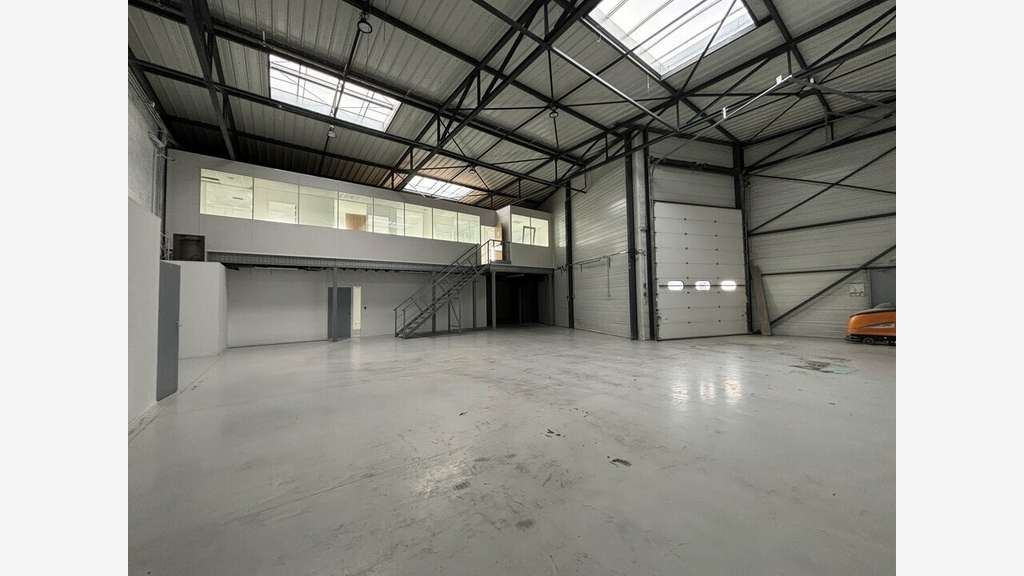 A louer local d'activités mixte 500m² Saint Priest