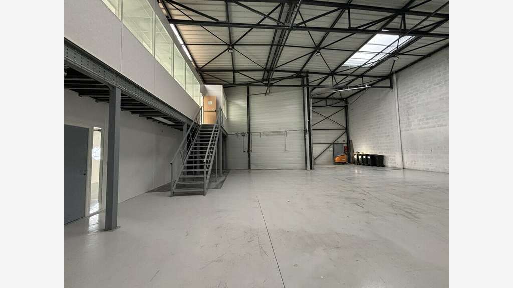 A louer local d'activités mixte 500m² Saint Priest
