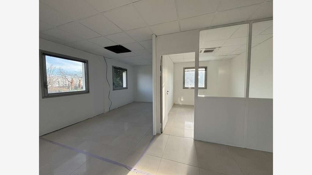 A louer local d'activités mixte 500m² Saint Priest