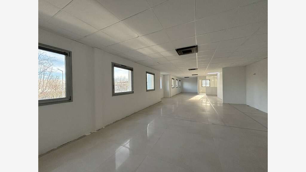 A louer local d'activités mixte 500m² Saint Priest