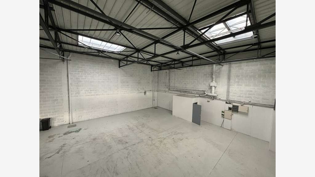 A louer local d'activités mixte 500m² Saint Priest