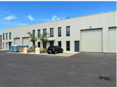 Local neuf 349m² à louer à Décines-Charpieu