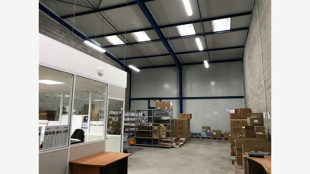 Location local d'activités 1225m² à Escalquens