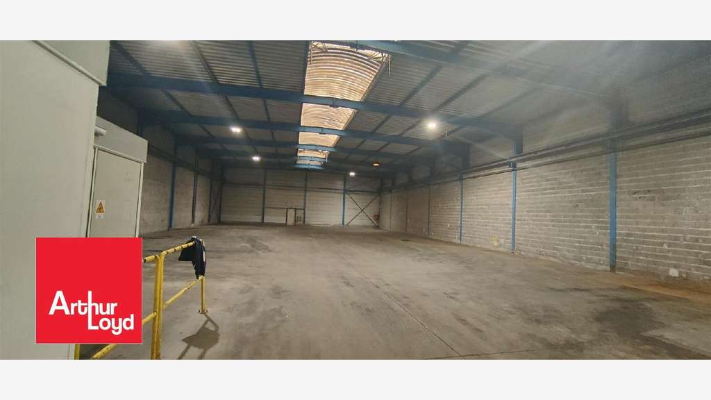 A louer local d'activités 800m² ZA Chartres