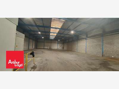 A louer local d'activités 800m² ZA Chartres