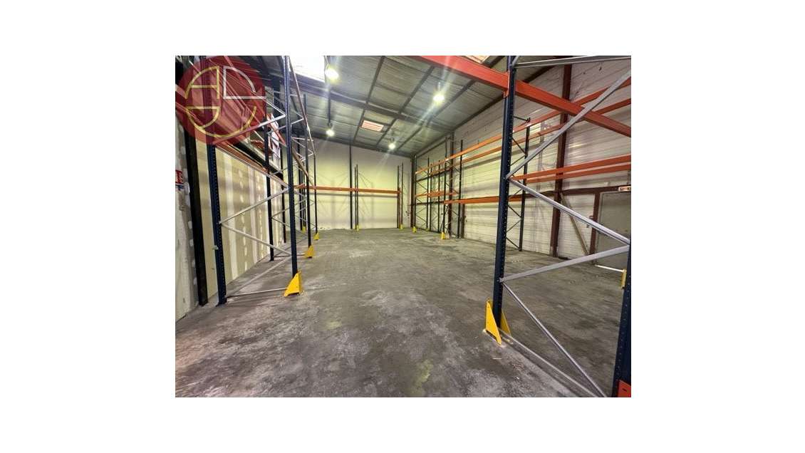 Location local d'activités de 523m² ZI Thibaud