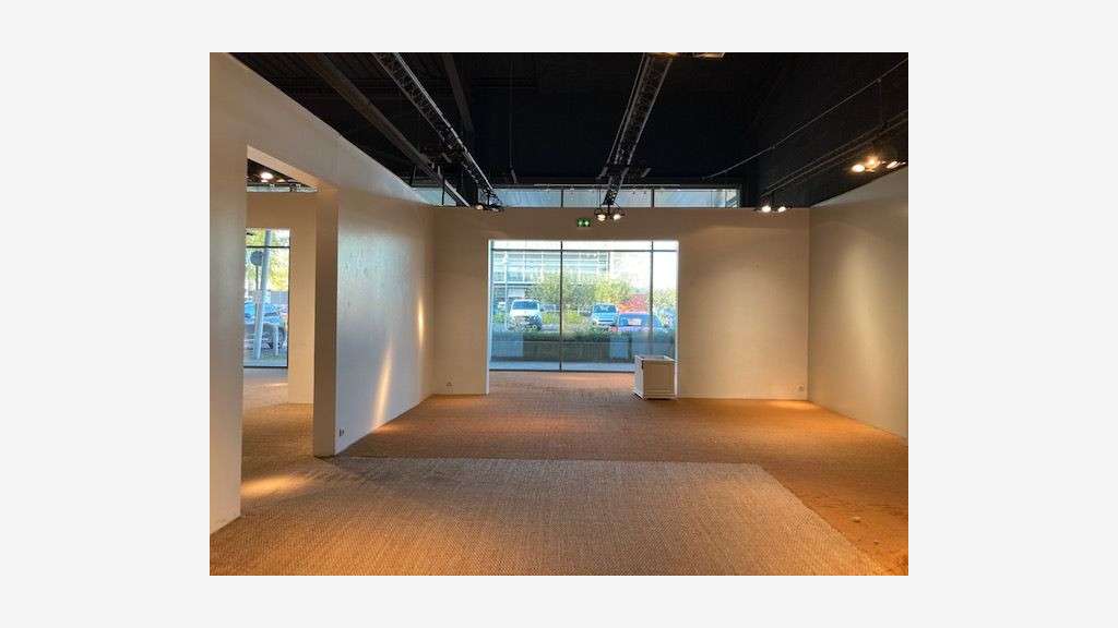 A louer local 677m² à Aubière Carré Sud KM Lancé
