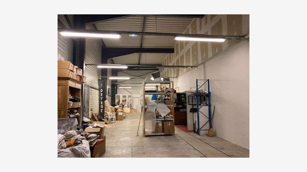 A louer local 677m² à Aubière Carré Sud KM Lancé