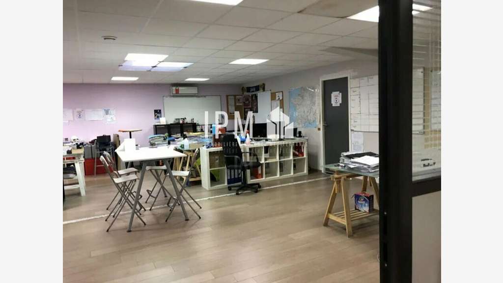 A louer local 1568m² à Aubagne ZI Les Paluds
