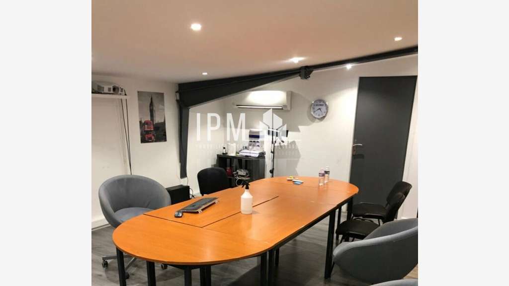 A louer local 1568m² à Aubagne ZI Les Paluds