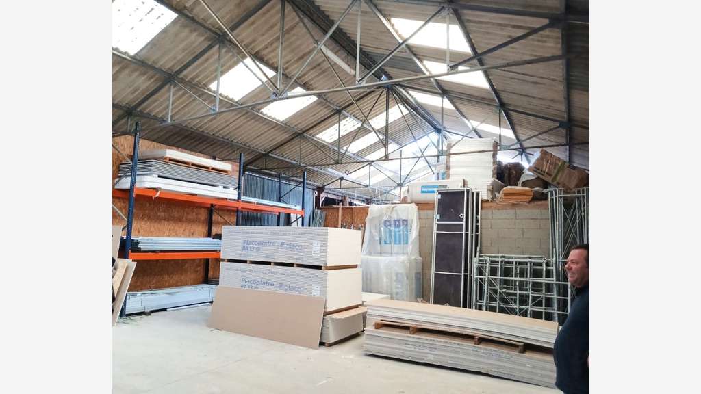 Local d'activité 230m² à louer à Château-Gontier