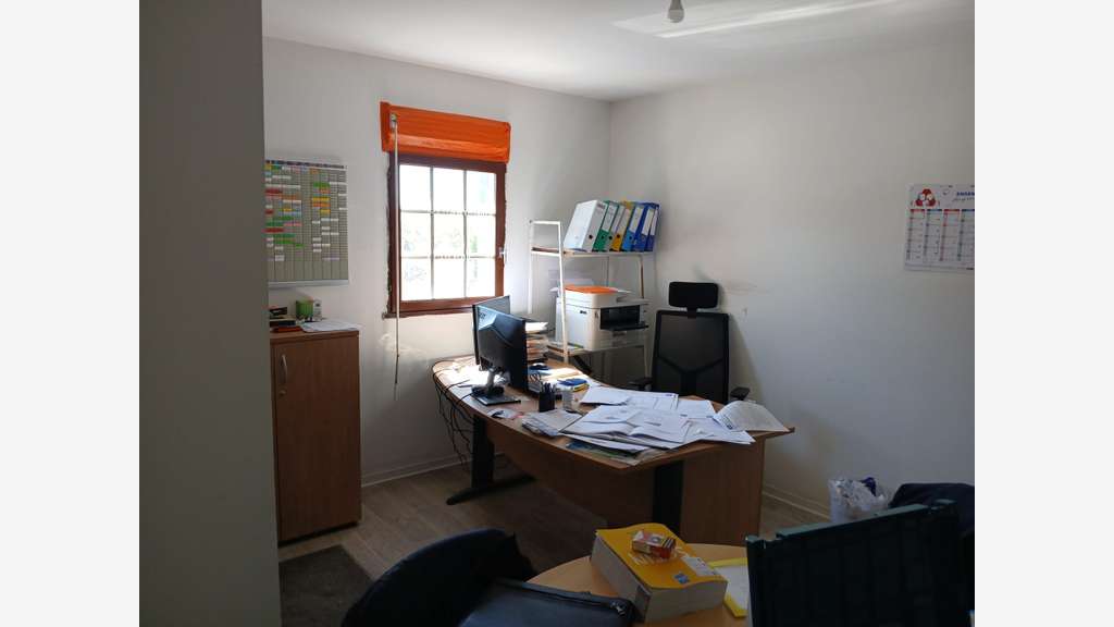 Local d'activité 230m² à louer à Château-Gontier