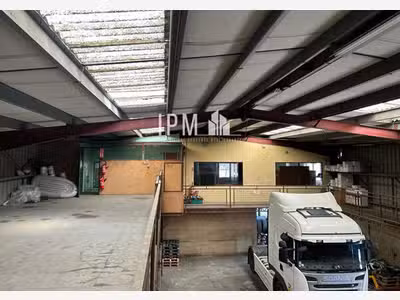 A louer local d'activité de 750m² à Septemes