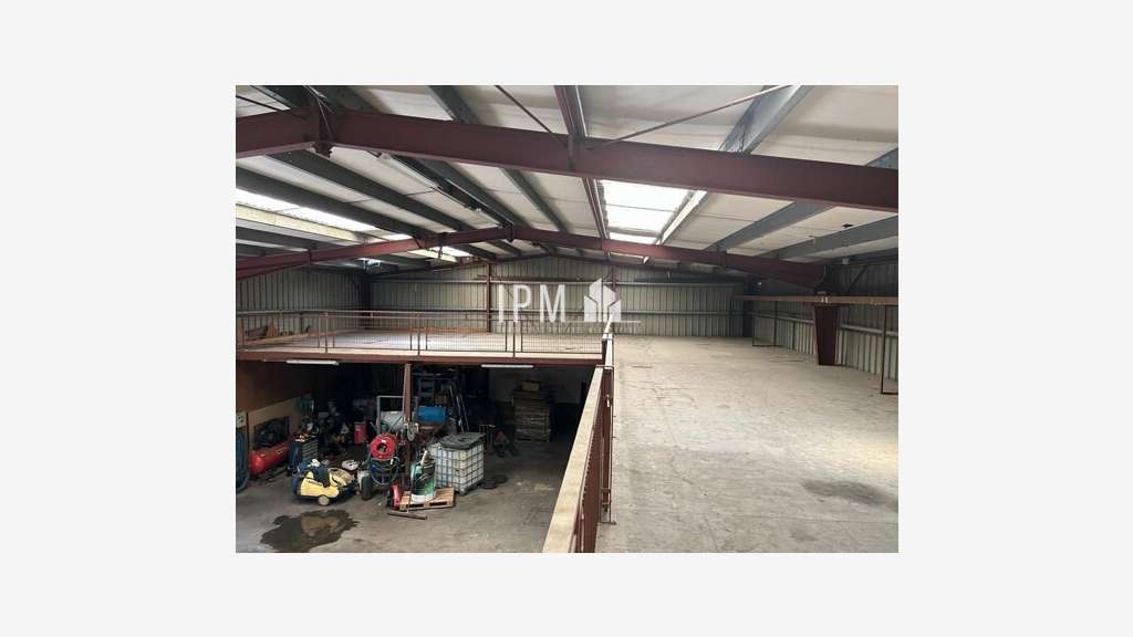 A louer local d'activité de 750m² à Septemes