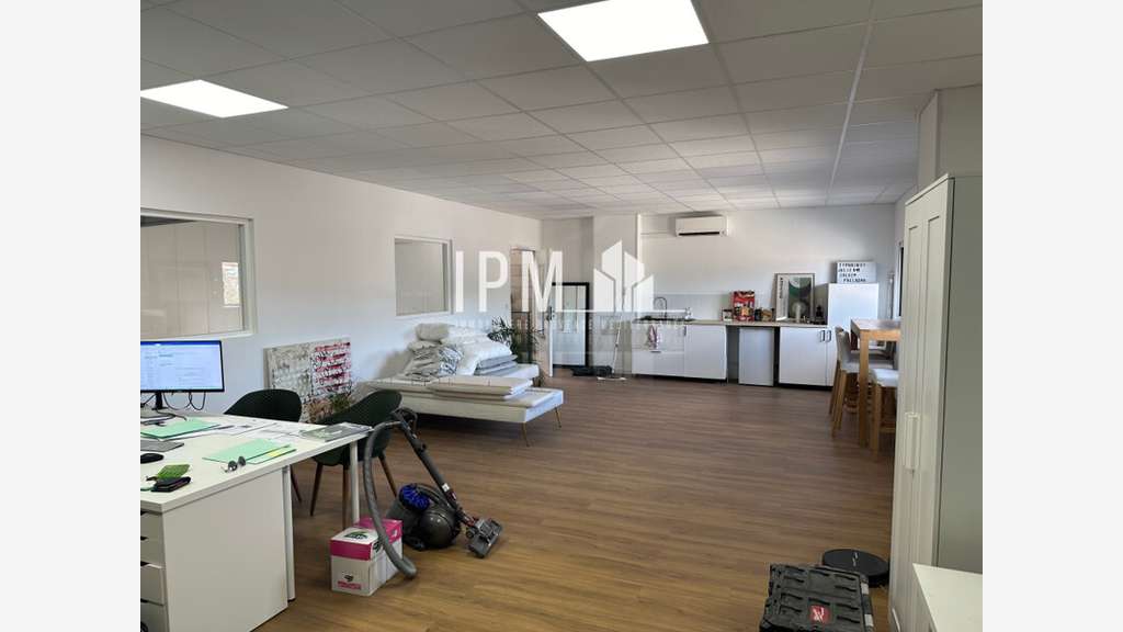 A louer local 282m² à La Penne sur Huveaune