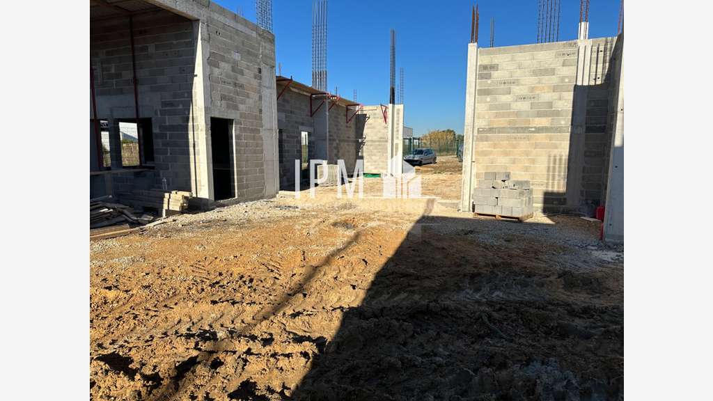 A louer local d'activité neuf 237m² ZI de Rognac