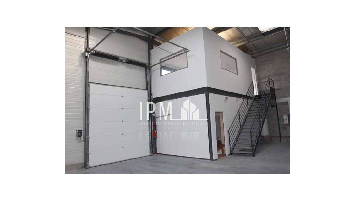 A louer local activité 150m² La Penne-sur-Huveaune