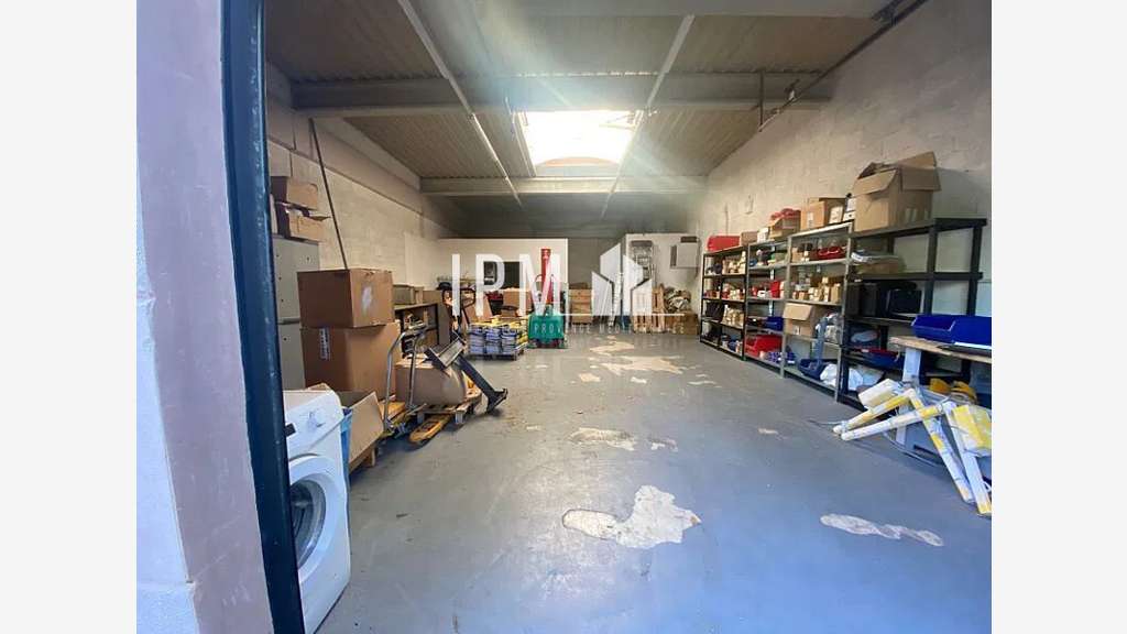 A louer local mixte 150m² Vitrolles ZI Estroublans