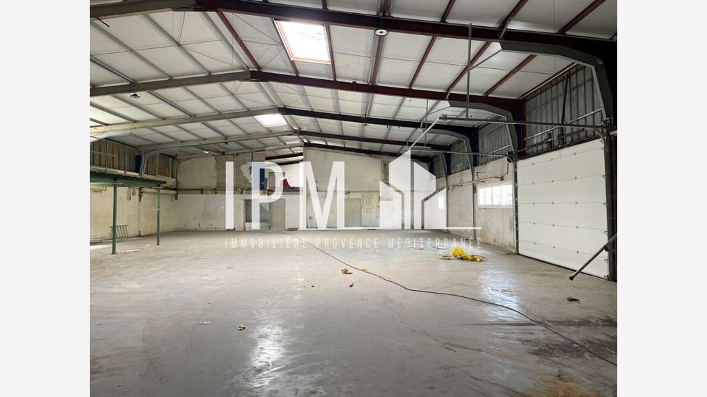 A louer local d'activités 1460 m² à Aubagne Paluds