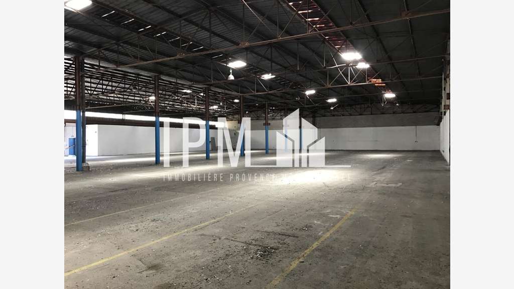 A louer local 2050m² Vitrolles ZI Estroublans 