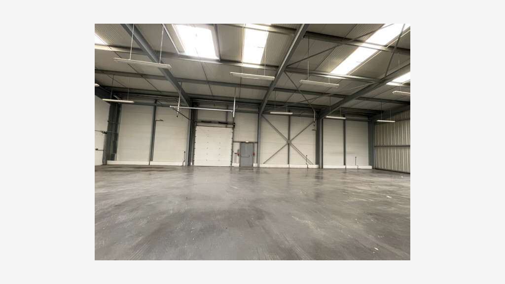 Local d'activités de 271m² à louer à Pertuis 84120