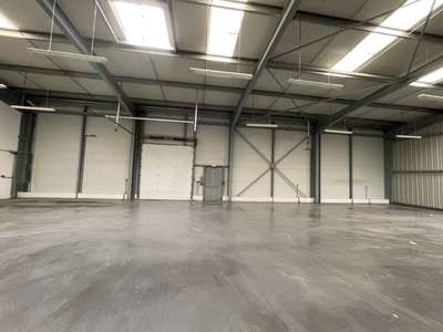 Local d'activités de 271m² à louer à Pertuis 84120