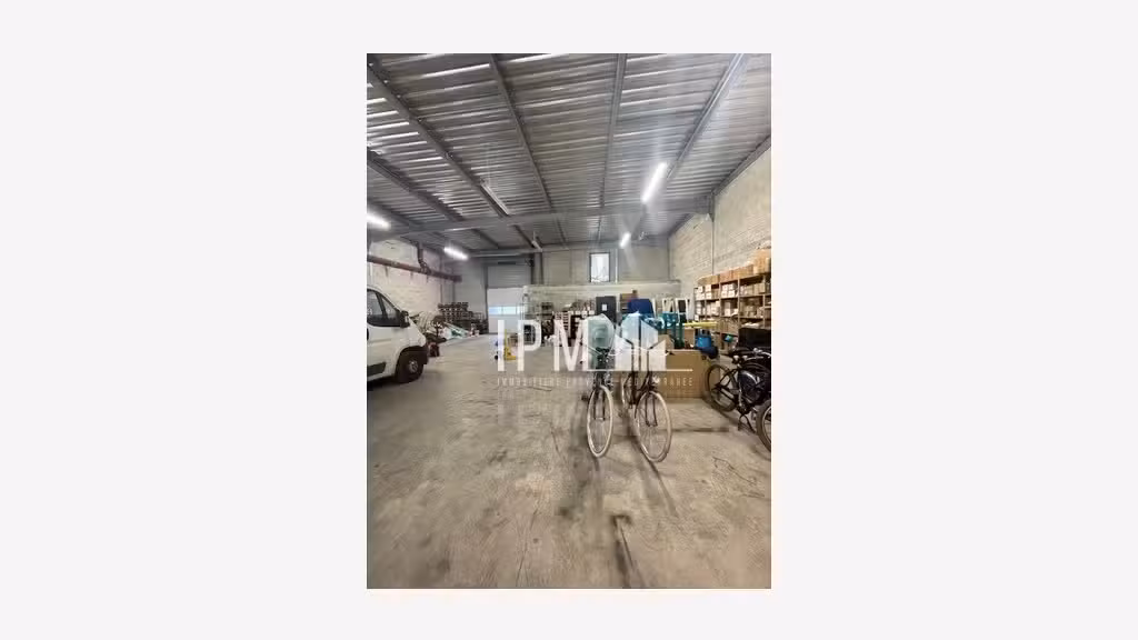 Loue local d'activités 333m² Marseille St Louis 15