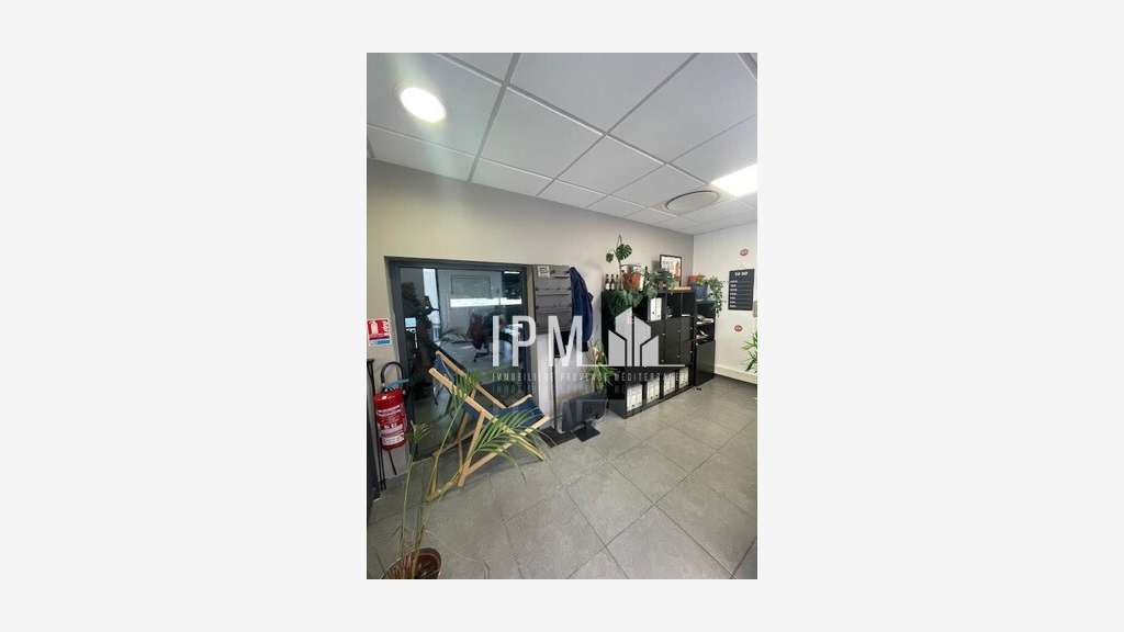 Loue local d'activités 333m² Marseille St Louis 15