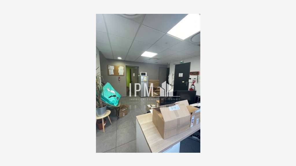 Loue local d'activités 333m² Marseille St Louis 15