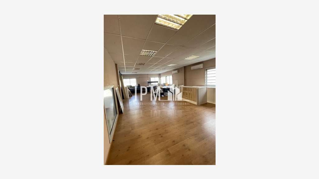 Location local d'activités 696m² Marseille 13011