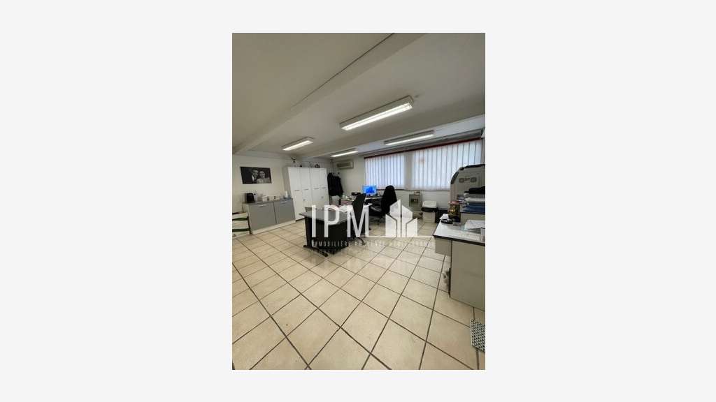 Location local d'activités 696m² Marseille 13011
