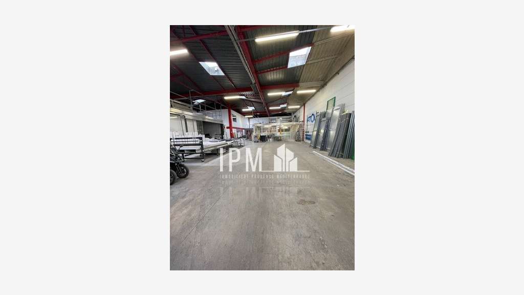 Location local d'activités 696m² Marseille 13011