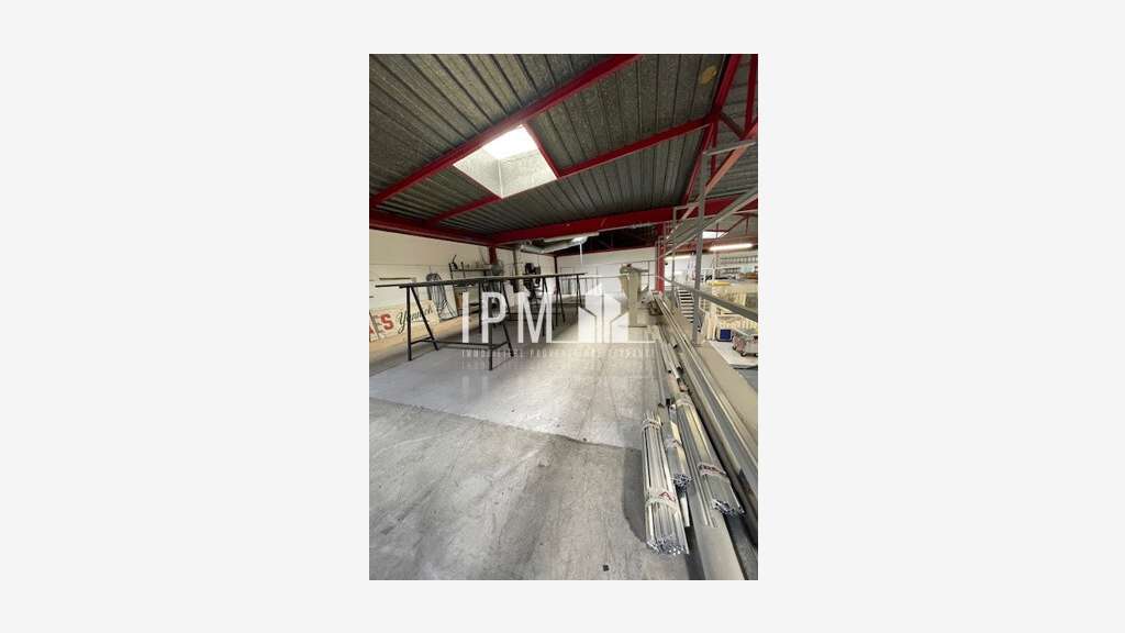 Location local d'activités 696m² Marseille 13011