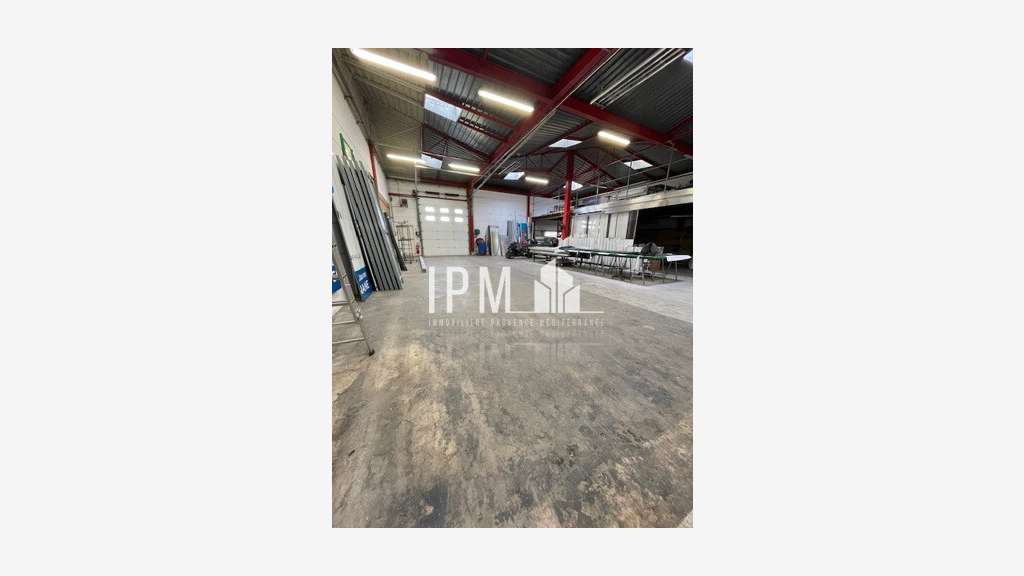 Location local d'activités 696m² Marseille 13011