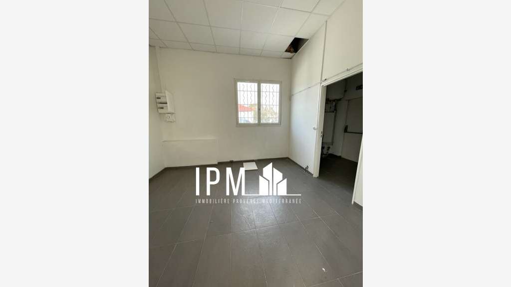 Local d'activités 80m² à louer à Marseille 13015