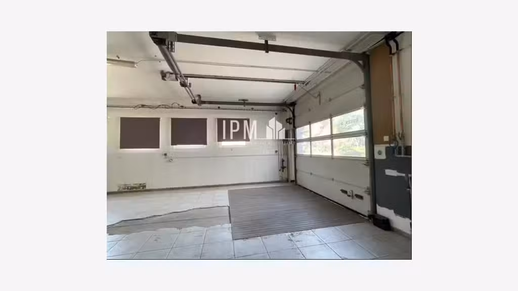 Local d'activités 239m² à louer Allauch 13190