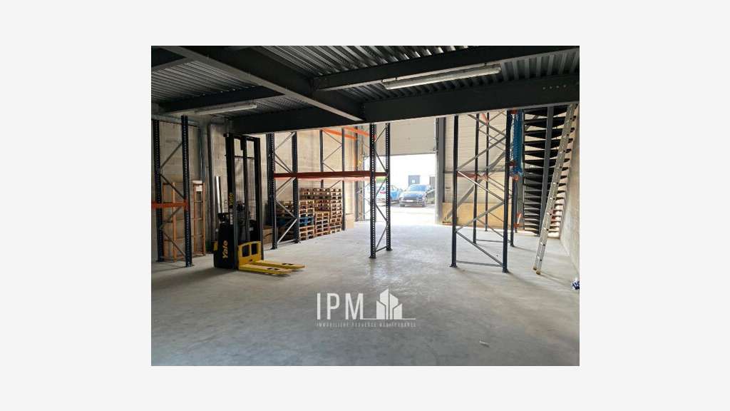 A louer local d'activités de 180m²  Aubagne 13400