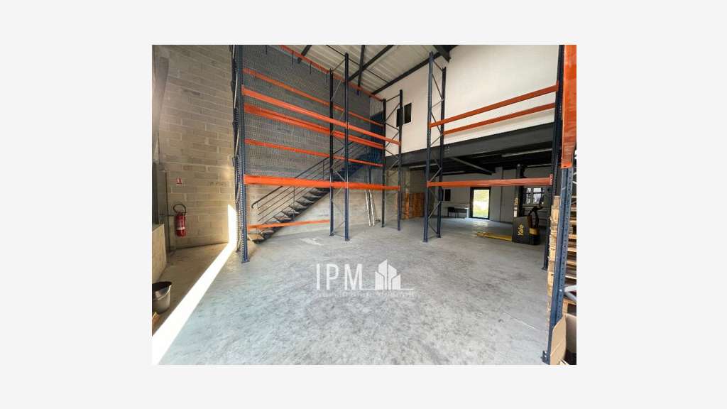 A louer local d'activités de 180m²  Aubagne 13400