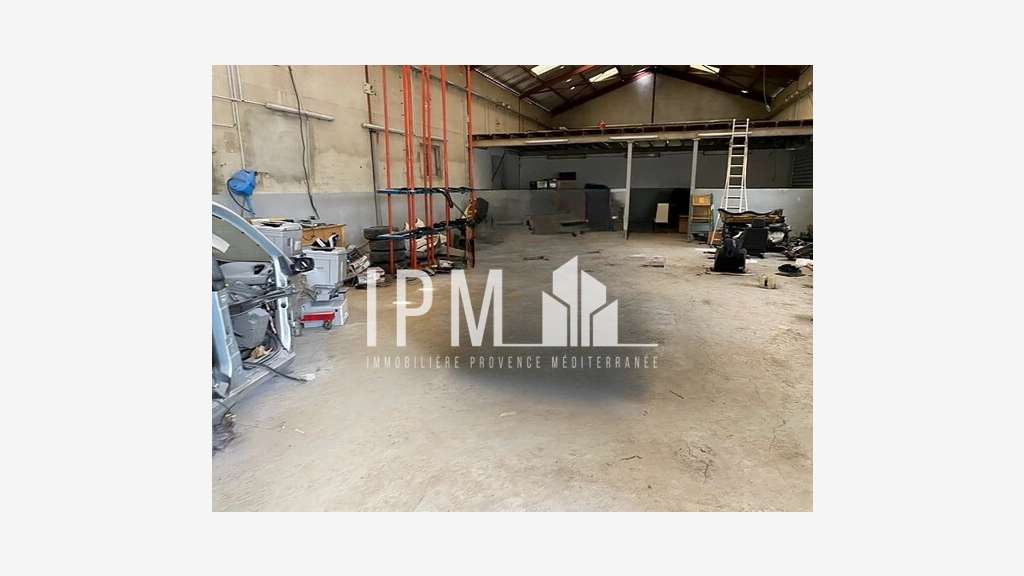 A louer local d'activité 500m² sur 2300m² Aubagne