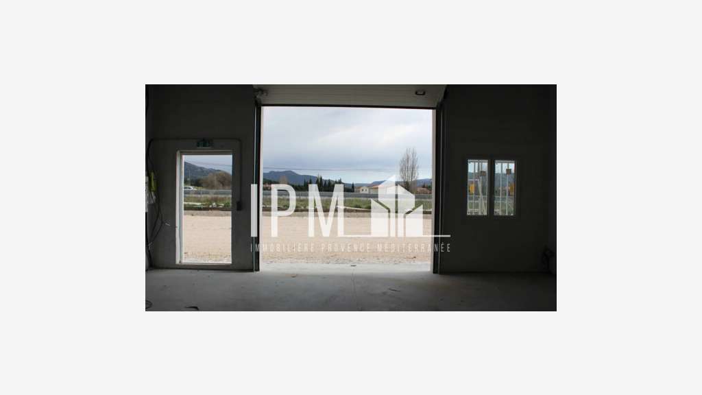 A louer local 185m² à Aubagne  zone de Napollon