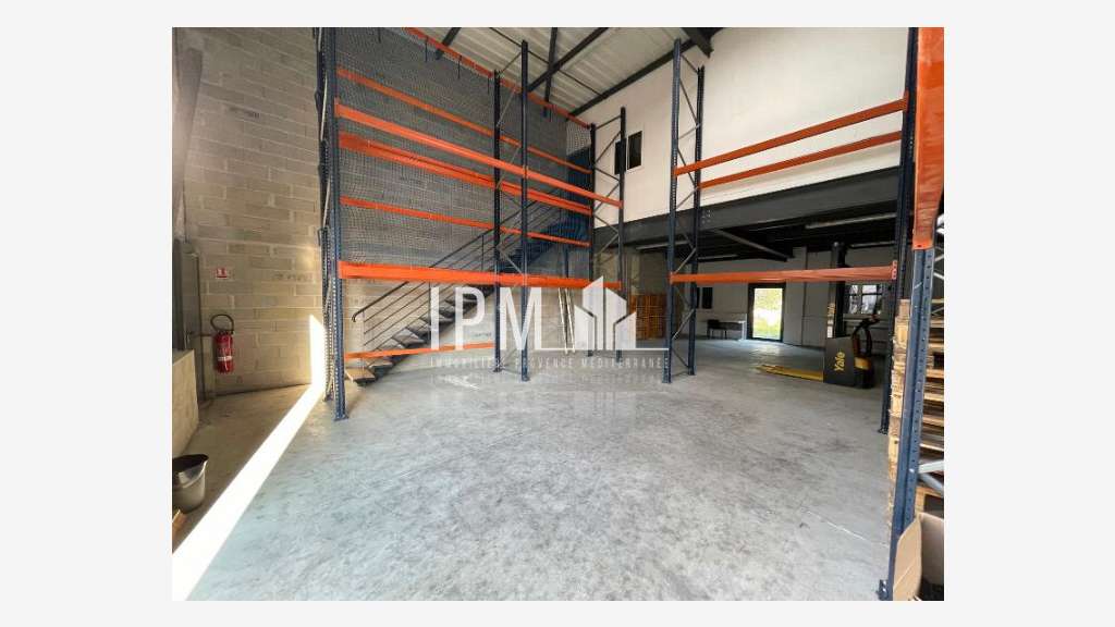 A louer local d'activité 180m² Aubagne ZI Napollon