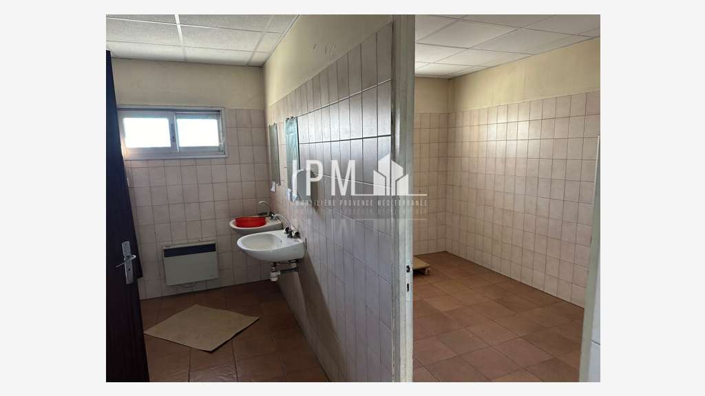 A louer local d'activités 586m² à Aubagne