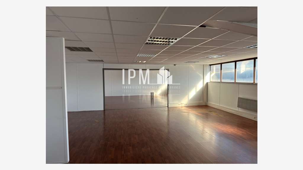 A louer local 765m² à Aubagne ZA Saint Mitre