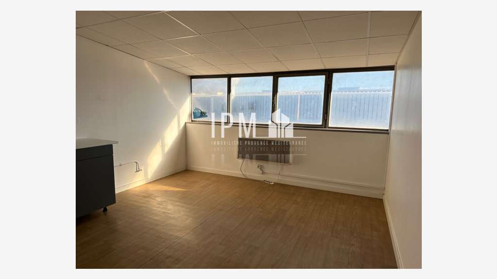 A louer local 765m² à Aubagne ZA Saint Mitre