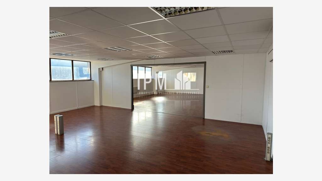 A louer local 765m² à Aubagne ZA Saint Mitre