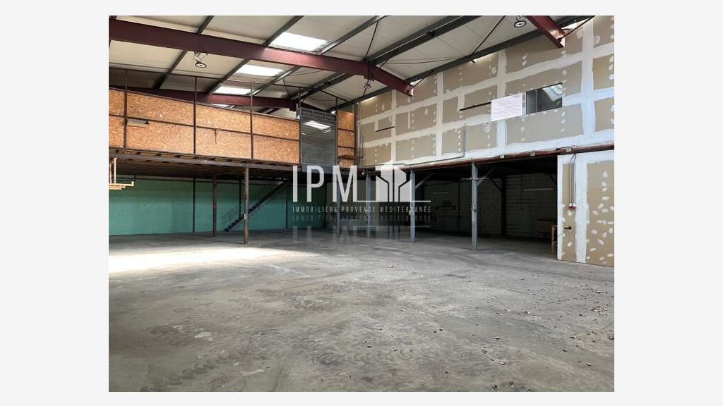 A louer local 765m² à Aubagne ZA Saint Mitre